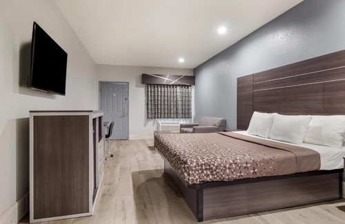Greater Greenspoint Hotel | Americas Best Value Platinum Inn & Suites