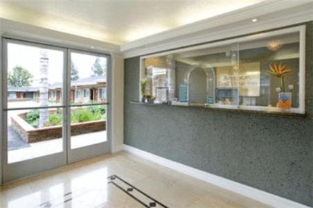 Carousel Hotel | Americas Best Value Inn San Bernardino