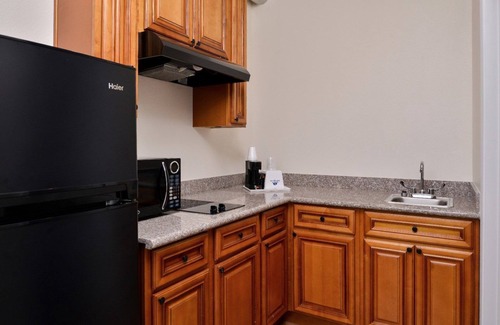 Humble Hotel | Americas Inn and Suites IAH North
