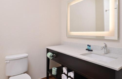 Humble Hotel | Americas Inn & Suites IAH North
