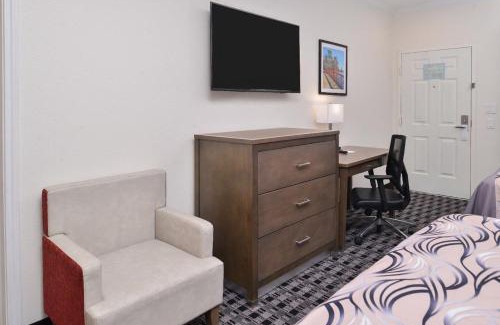 Humble Hotel | Americas Inn & Suites IAH North