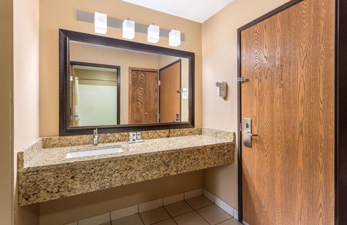 Boscobel Hotel | AmericInn by Wyndham Boscobel