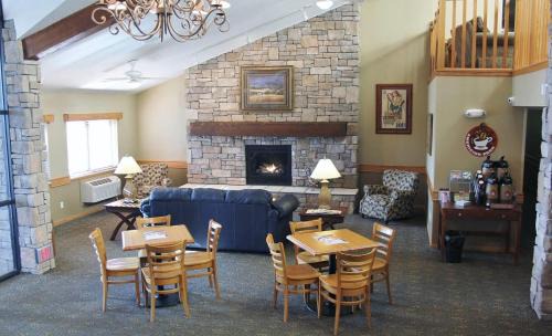 Cedar Rapids - Iowa City Hotel | AmericInn by Wyndham Cedar Rapids Airport