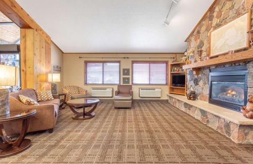 Laurium Hotel | AmericInn by Wyndham Calumet