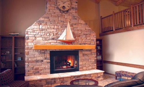 Charlevoix Hotel | AmericInn by Wyndham Charlevoix