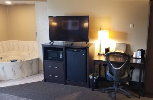 Clear Lake Hotel | AmericInn by Wyndham Clear Lake