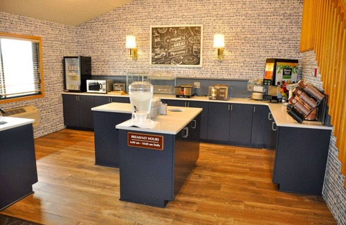Clear Lake Hotel | AmericInn by Wyndham Clear Lake