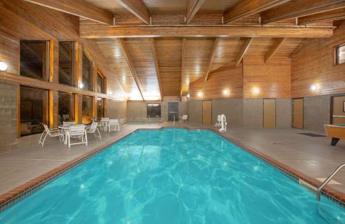 Oakdale Hotel | AmericInn by Wyndham Coralville