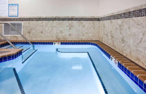 De Witt Hotel | AmericInn by Wyndham DeWitt