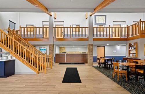 Dickinson Hotel | AmericInn by Wyndham Dickinson