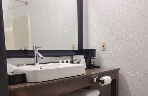 Galesburg Hotel | AmericInn by Wyndham, Galesburg, IL