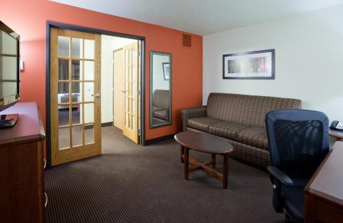 Grafton Hotel | AmericInn by Wyndham Grafton