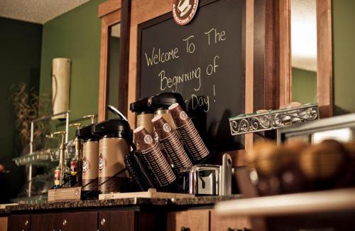 Howard Hotel | AmericInn by Wyndham Green Bay West