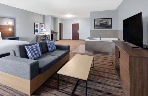 Grinnell Hotel | AmericInn by Wyndham Grinnell