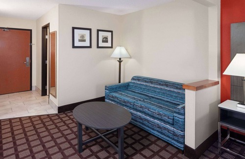 Hudson Hotel | AmericInn by Wyndham Hudson