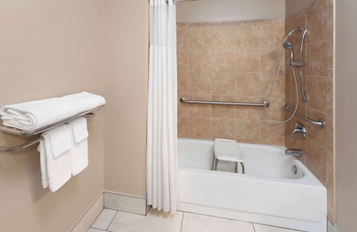 Hudson Hotel | AmericInn by Wyndham Hudson