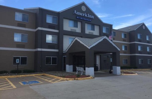 Hudson Hotel | AmericInn by Wyndham Hudson