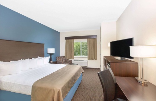 Humboldt Hotel | AmericInn by Wyndham Humboldt