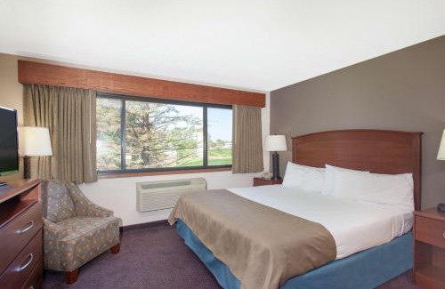 Hutchinson Hotel | AmericInn by Wyndham Hutchinson