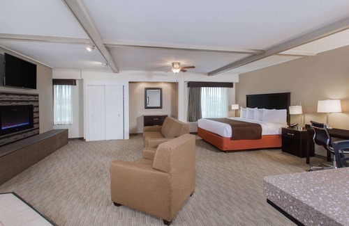 Janesville Hotel | AmericInn by Wyndham Janesville
