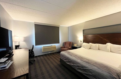 Ladysmith Hotel | AmericInn by Wyndham Ladysmith