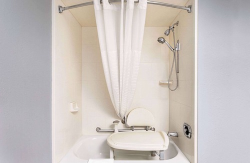 Madison Hotel | AmericInn by Wyndham Madison West