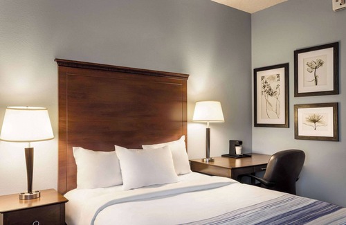 Madison Hotel | AmericInn by Wyndham Madison West