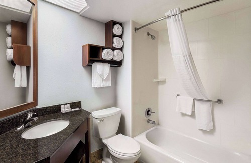 Madison Hotel | AmericInn by Wyndham Madison West
