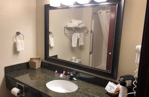 Maquoketa Hotel | AmericInn by Wyndham Maquoketa