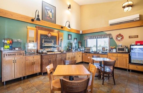 Marshall Hotel | AmericInn by Wyndham Marshall