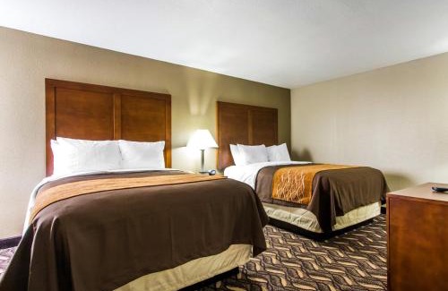 Ellendale Hotel | AmericInn by Wyndham Memphis East