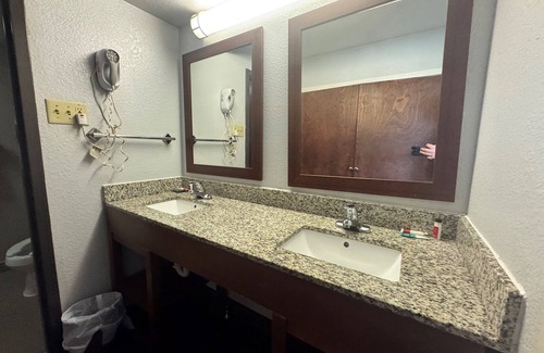 Ellendale Hotel | AmericInn by Wyndham Memphis East