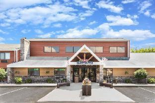 Menominee Hotel | AmericInn by Wyndham Menominee