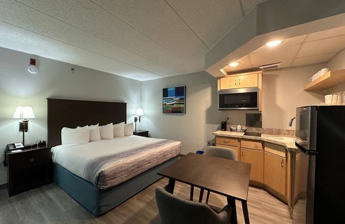 Menominee Hotel | AmericInn by Wyndham Menominee