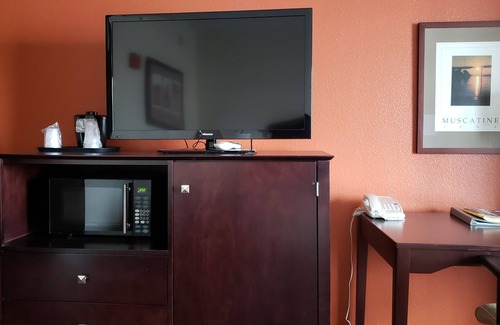 Muscatine Hotel | AmericInn by Wyndham Muscatine