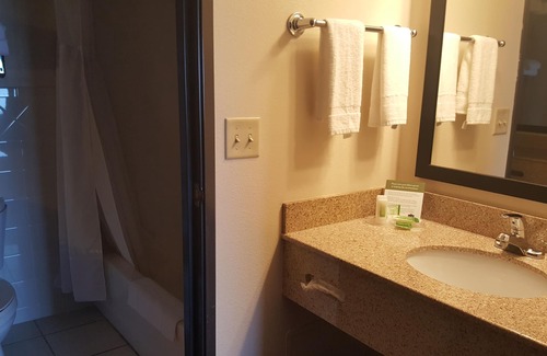 Muscatine Hotel | AmericInn by Wyndham Muscatine