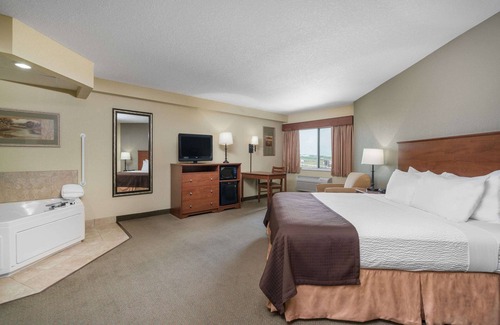 Newton Hotel | AmericInn by Wyndham Newton