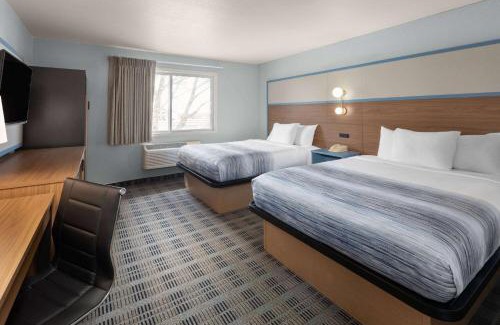 Au Sable Hotel | AmericInn by Wyndham Oscoda Near AuSable River