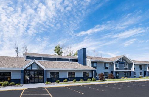Plover Hotel | AmericInn by Wyndham Plover Stevens Point