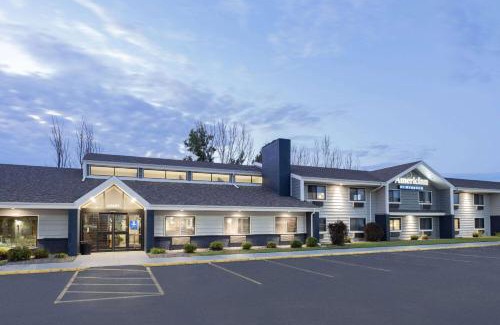Plover Hotel | AmericInn by Wyndham Plover Stevens Point
