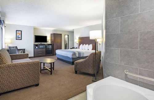 Plover Hotel | AmericInn by Wyndham Plover Stevens Point