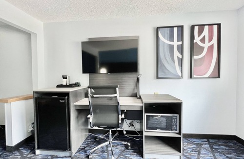 Quincy Hotel | AmericInn by Wyndham Quincy