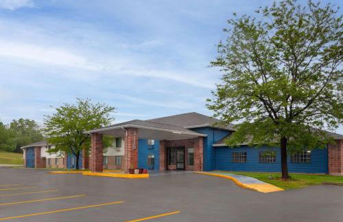 Reedsburg Hotel | AmericInn by Wyndham Reedsburg