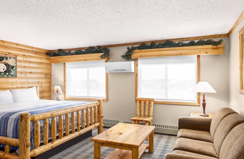 Roseau Hotel | AmericInn by Wyndham Roseau