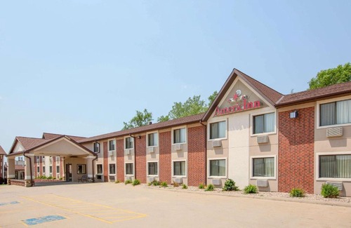 Council Bluffs Hotel | AmericInn by Wyndham Council Bluffs