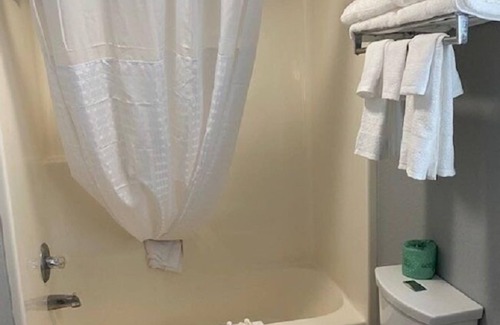 Conroy Hotel | AmericInn by Wyndham Williamsburg