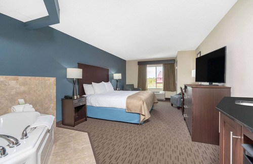 Windom Hotel | AmericInn by Wyndham Windom