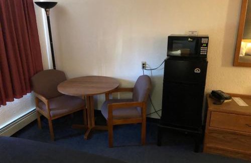 Monticello Hotel | AmericInn Motel - Monticello