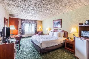 West Baraboo Hotel | AmericInn & Suites by Wyndham Baraboo Event Center