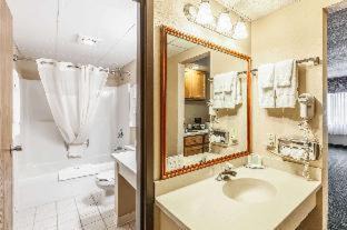 West Baraboo Hotel | AmericInn & Suites by Wyndham Baraboo Event Center